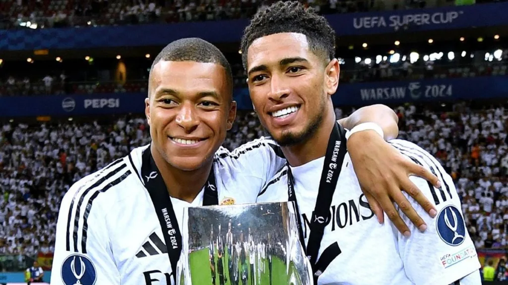 2024年8月前鋒Kylian Mbappe(左)與Jude Bellingham(右)帶領皇家馬德里隊贏得歐洲超級盃。